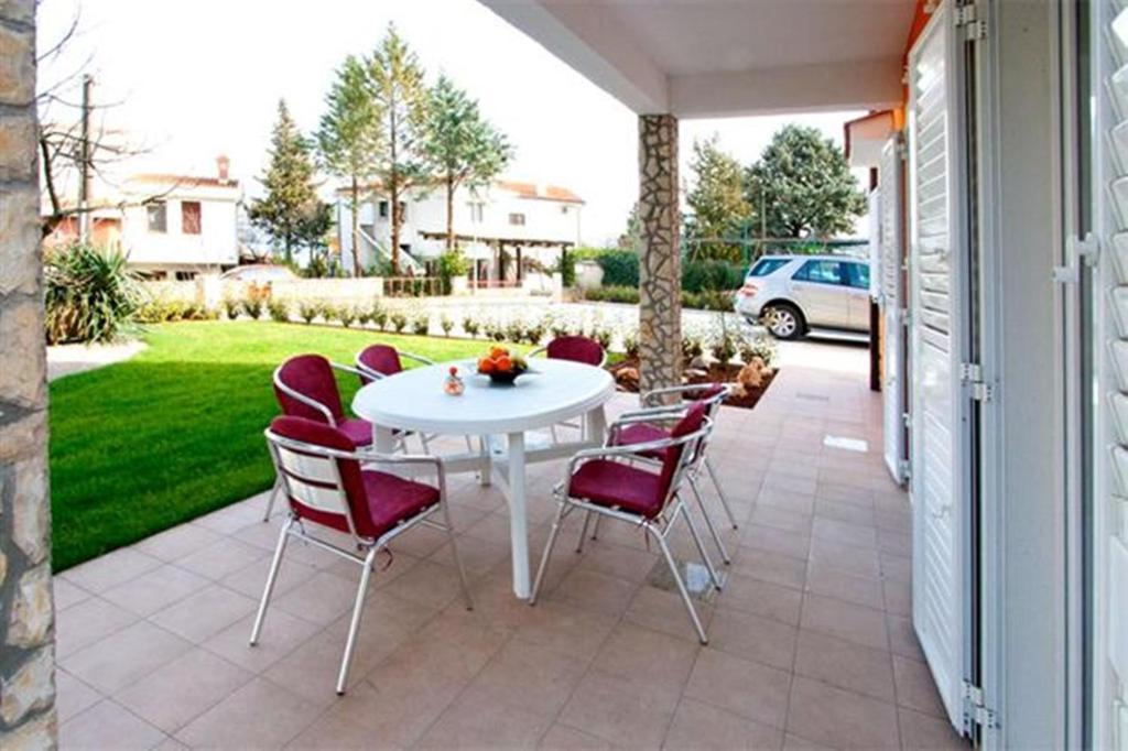 Villa San Malinska Exterior photo
